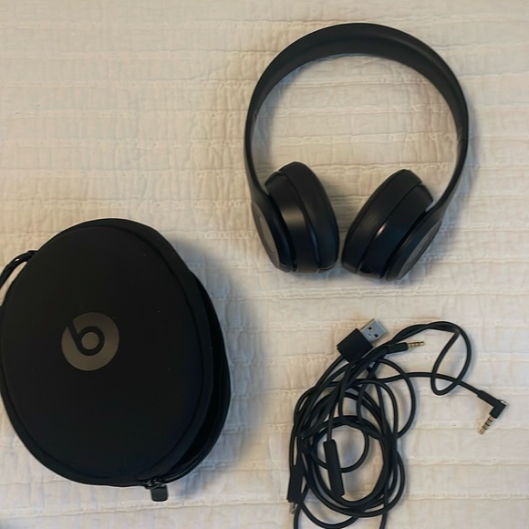 Beats headphones - Picture 1 of 2